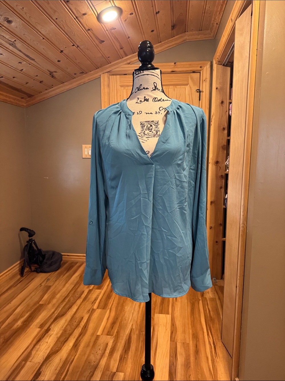 New York & Company Teal V-Neck Long Sleeve Blouse